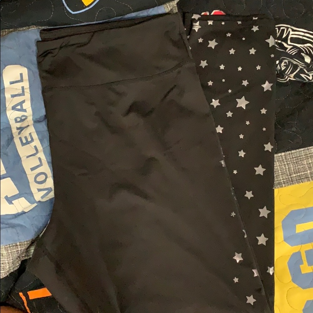 Black leggings with star print.